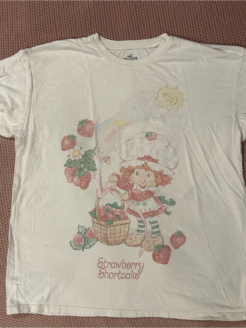 Hollister Strawberry Shortcake Women’s T-Shirt Size L Cream Graphic Tee Y2K
